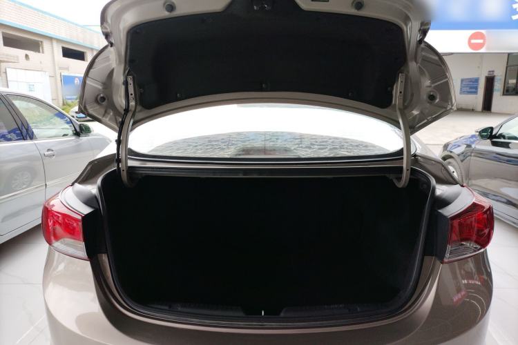 Used Hyundai Elantra (5th Generation / Langdong) 2016 1.6L Manual Luxury Model