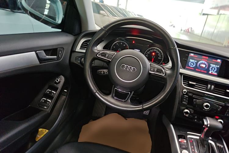 Used Audi A4L 2016 35 TFSI Collector's Edition Automatic Standard Model
