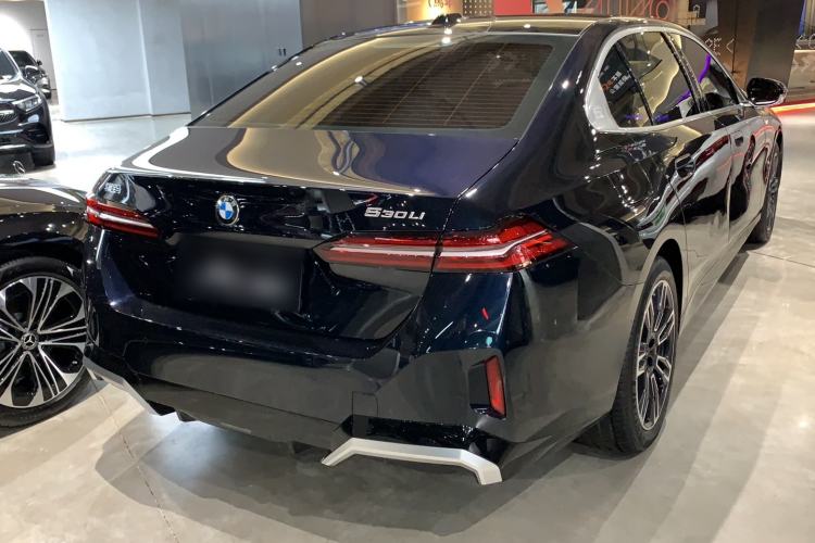 Used BMW 5 Series 2025 530Li Leading Model M Sport Package Exterior 3