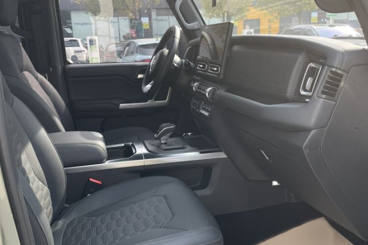 Used 212 T01 2024 2.0T Mechanic
