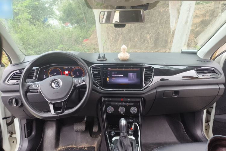 Used Volkswagen T-ROC 2022 280TSI DSG Two-Wheel Drive Comfort PLUS Center Console