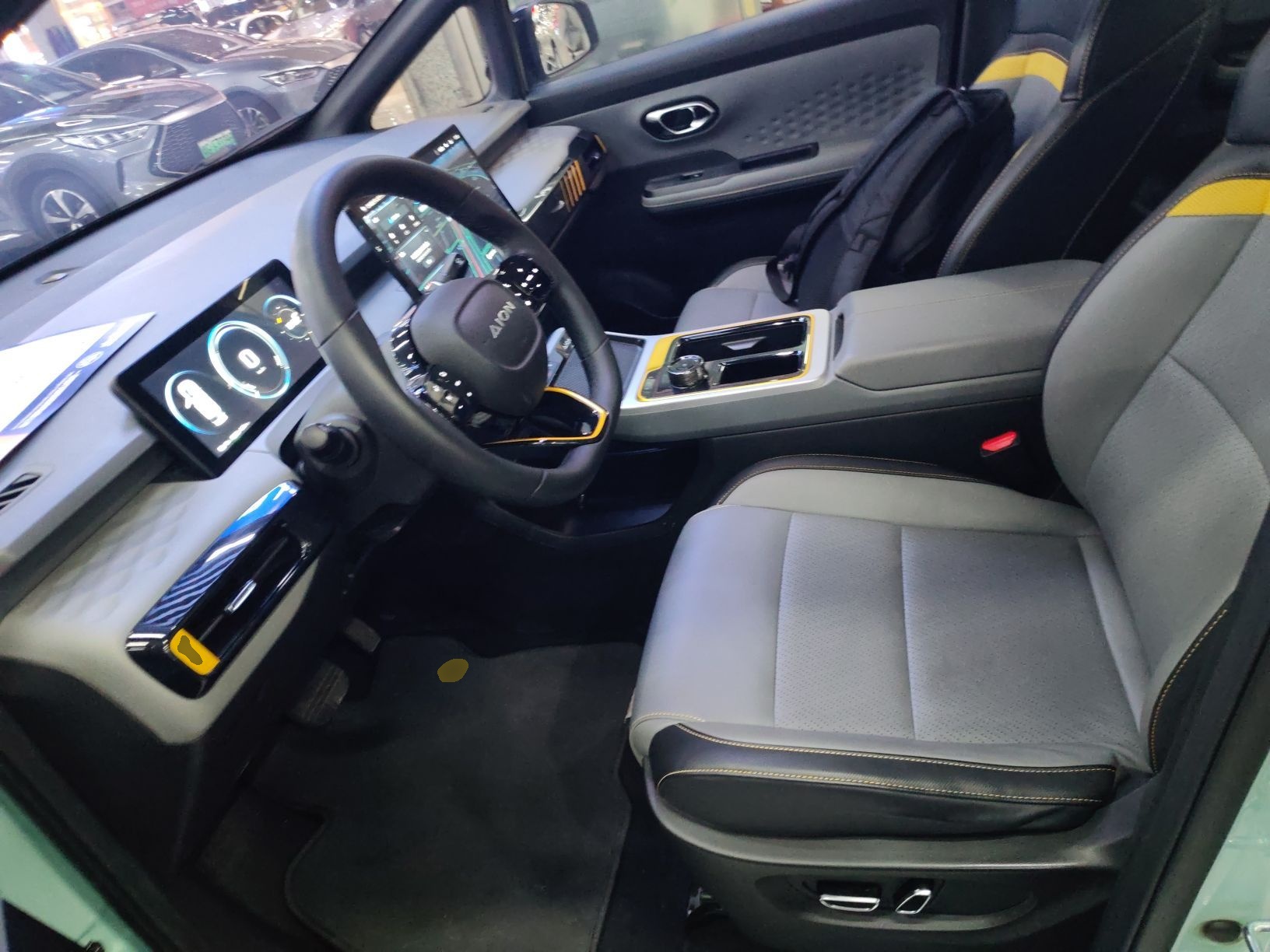 Переднее сиденье в автомобиле