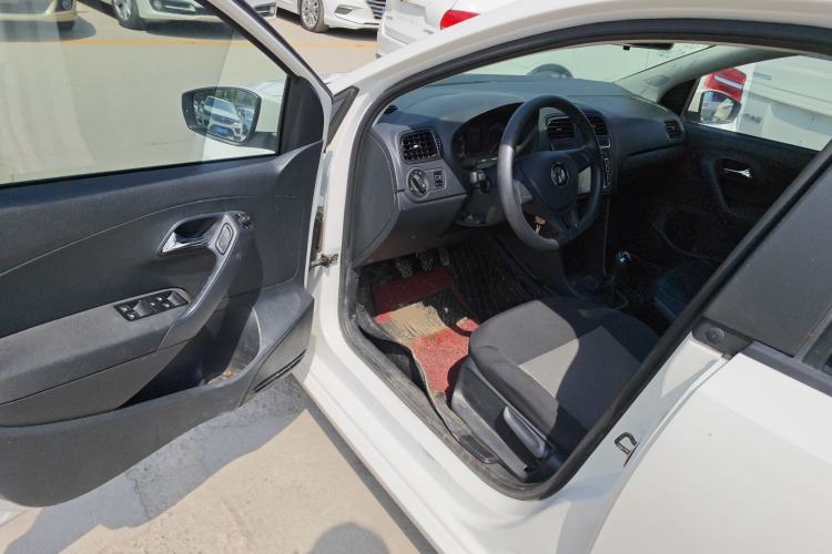 Used Volkswagen Polo 2016 1.4L Manual Fashion Model Driver Seat