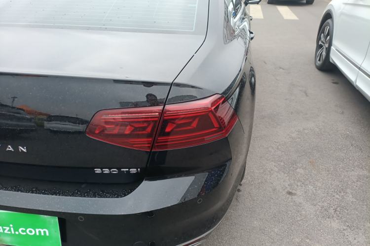 Used Volkswagen Magotan 2023 2 Million Units Commemorative Edition 330TSI DSG Luxury Version Right Rear Taillight