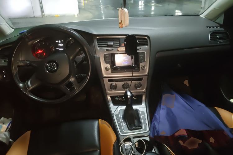 Used Volkswagen Golf 2016 1.6L Automatic Fashion Model
