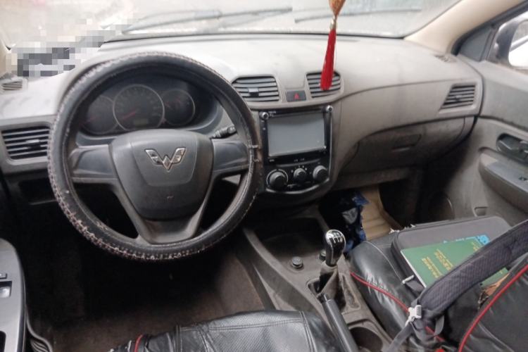 Used Wuling Hongguang 2015 1.2L S Base Model China IV Center Console