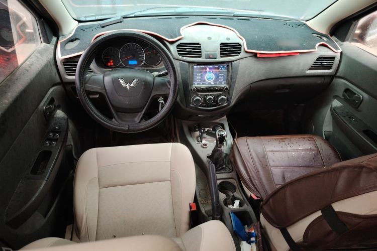 Used Wuling Hongguang 2014 1.5L S Standard Version Center Console