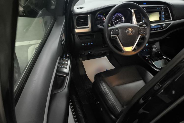 Used Toyota Highlander 2018 2.0T Four-Wheel Drive Luxury Version 7 Seats China VI Standard Driver Seat