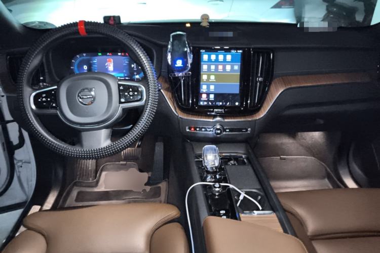 Used Volvo XC60 2023 B5 4x4 Smart Luxury Edition