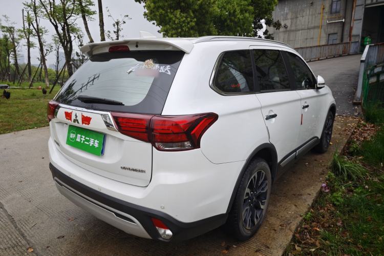 Used Mitsubishi Outlander 2019 2.4L Two-Wheel Drive ZhiXing Version 5 Seats China V Emission Standard Exterior 7