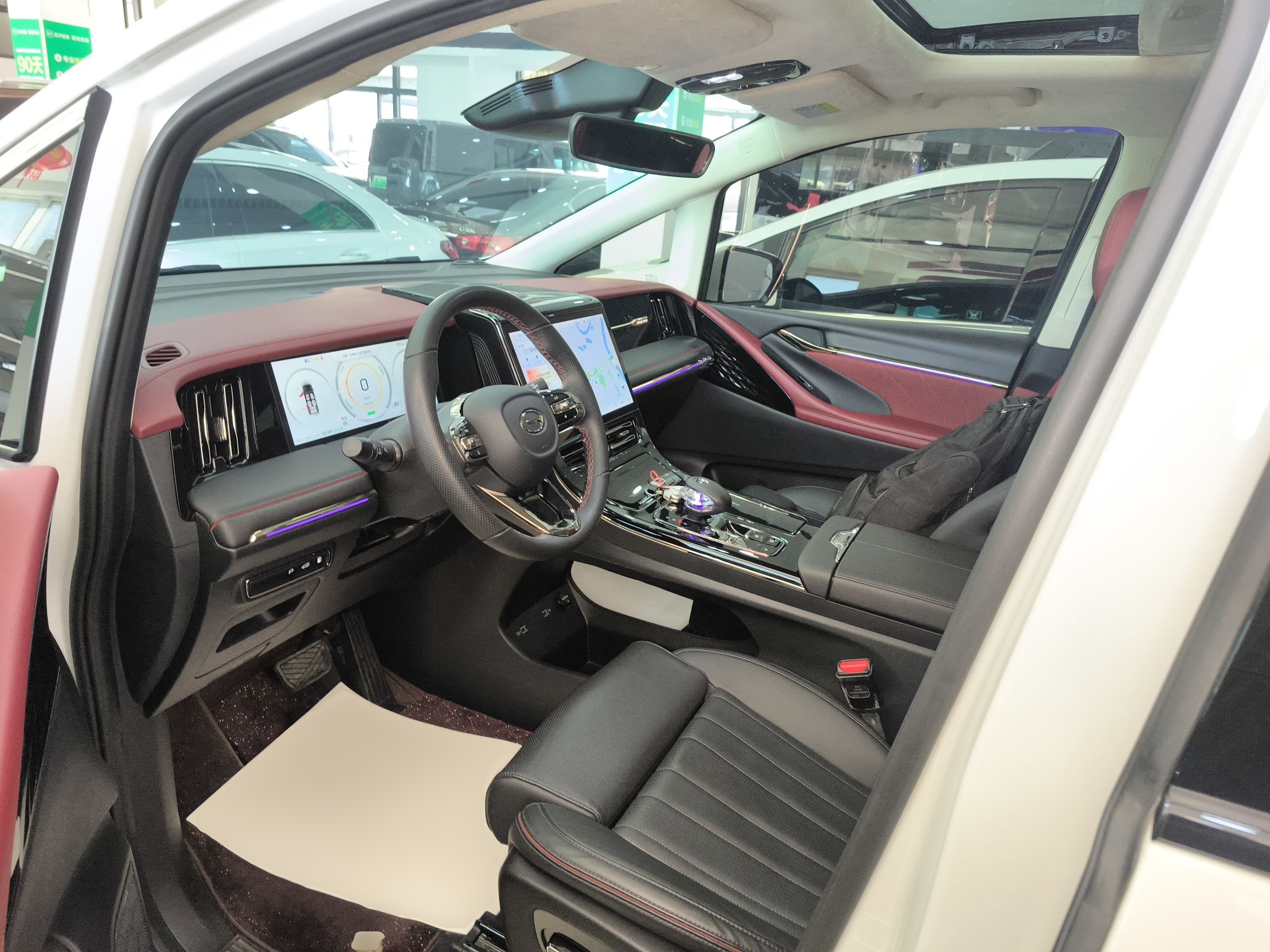 المقاعد الأمامية داخل السيارة