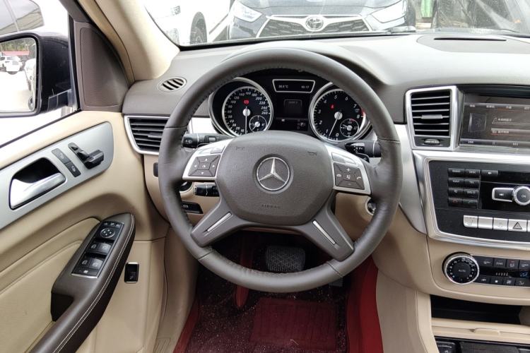 Used Mercedes-Benz M-Class 2012 ML 300 Steering Wheel