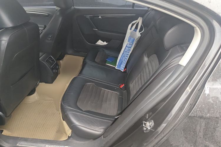 Used Volkswagen Magotan 2013 1.8TSI Prestige Model Left Rear Seat