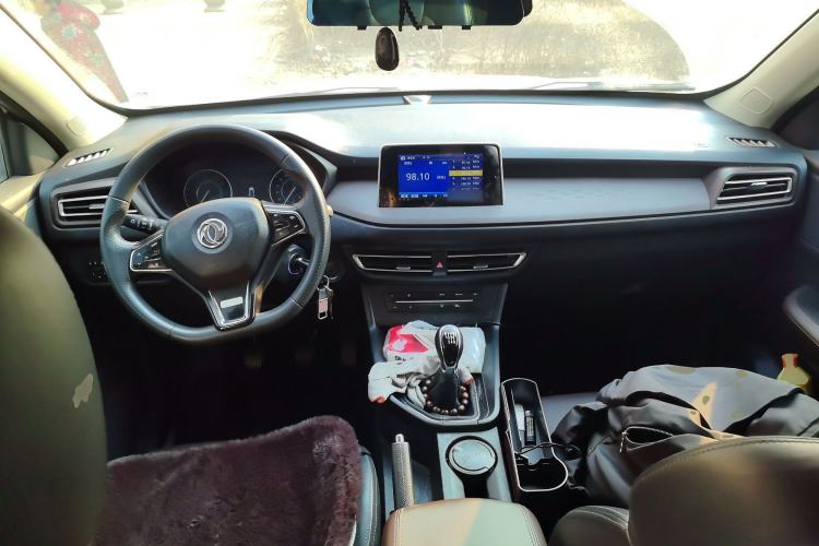 Used Dongfeng Fengon S560 2021 1.5T Manual Urban Model Center Console