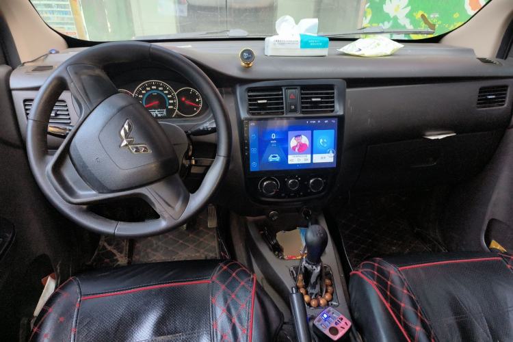 Used Wuling Rongguang V 2016 1.2L Standard Version Center Console