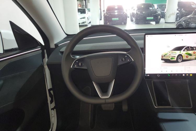 Used Tesla Model Y 2025 Long-Range All-Wheel-Drive Version