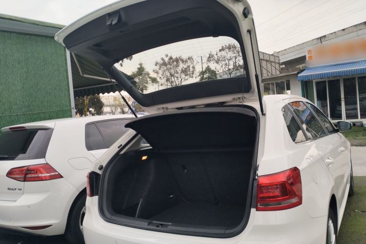 Used Volkswagen Gran Lavida 2013 1.6L Manual Comfort Model