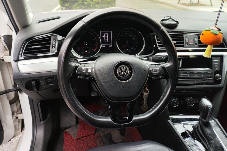 Used Volkswagen Lamando 2015 280TSI DSG Comfort Edition
