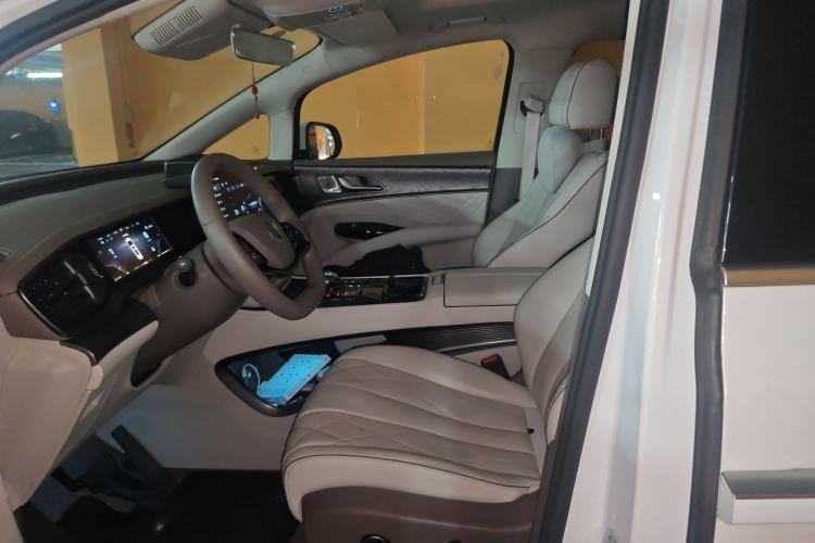 Used Denza D9 2022 DM-i 1040 Prestige Model