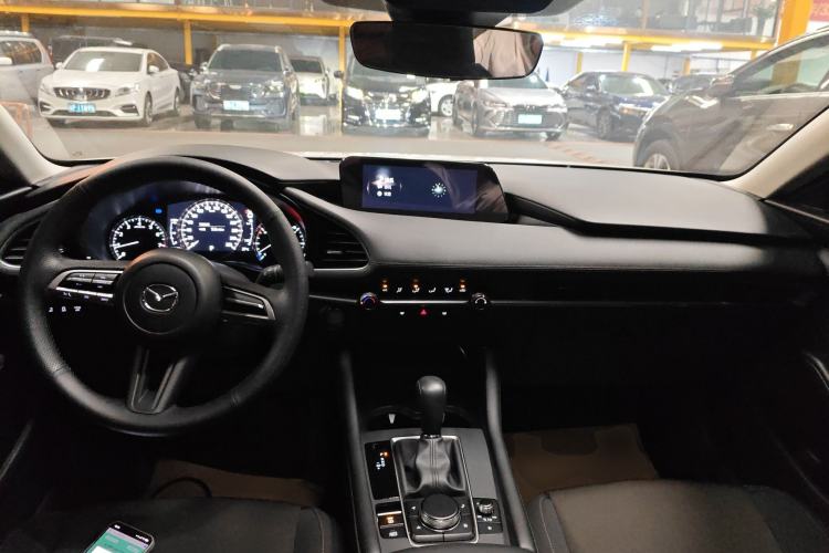 Used Mazda 3 Axela 2020 1.5L Automatic ZhiMei Edition Center Console