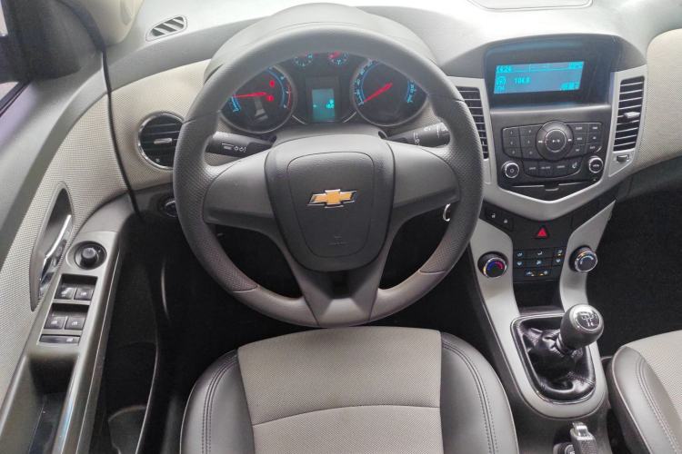 Used Chevrolet Cruze 2013 1.6L SE MT Steering Wheel