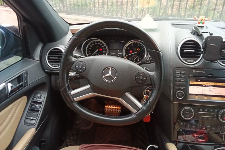 Used Mercedes-Benz M-Class 2010 ML 350 4MATIC Luxury Special Edition Steering Wheel