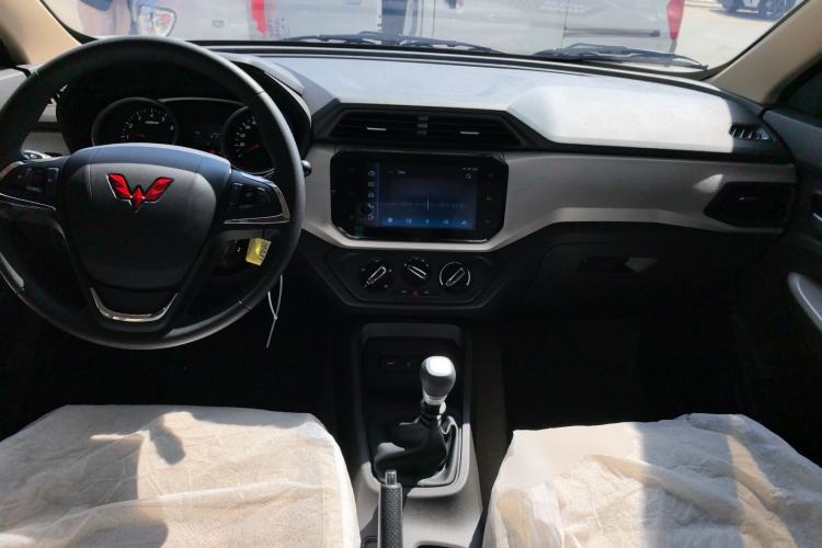 Used Wuling Hongguang 2021 1.5L Facelifted S Comfort Version with Electric Power Steering LAR Center Console