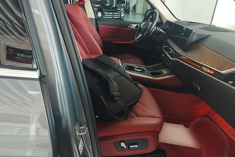 Used BMW X5 2023 xDrive 30Li Luxury M Sport Package
