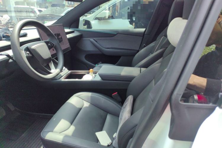 Used Tesla Model Y 2026 Facelifted Long-Range Rear-Drive Model Left Front Seat