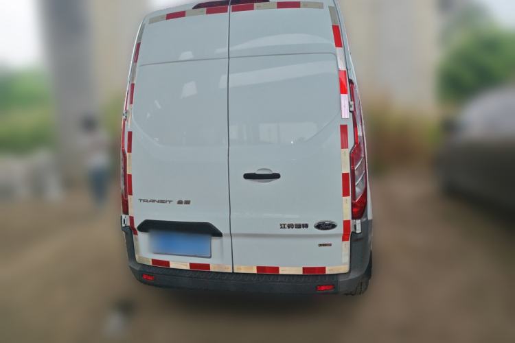 Used Ford Transit 2017 2.0T Diesel Van Mid-Chassis Mid-Roof China IV Standard