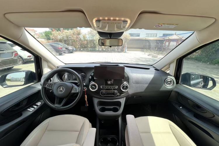 Used Mercedes-Benz Vito 2023 2.0T Elite Version 9 Seats
