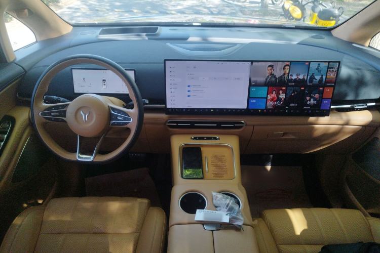 Used VOYAH Dream 2025 PHEV Four-Wheel-Drive Flagship Kunpeng Edition Center Console