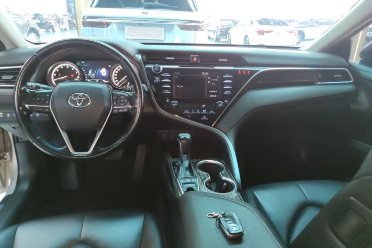 Used Toyota Camry 2018 2.5G Luxury Edition Center Console