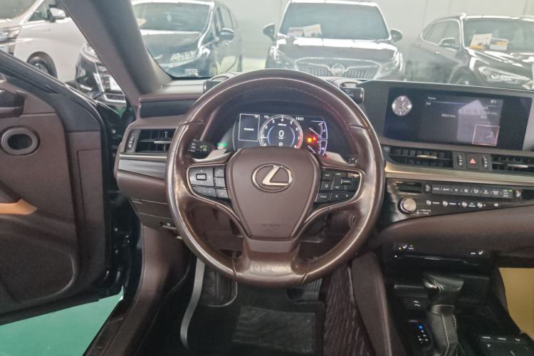 Used Lexus ES 2020 200 Excellence Edition
