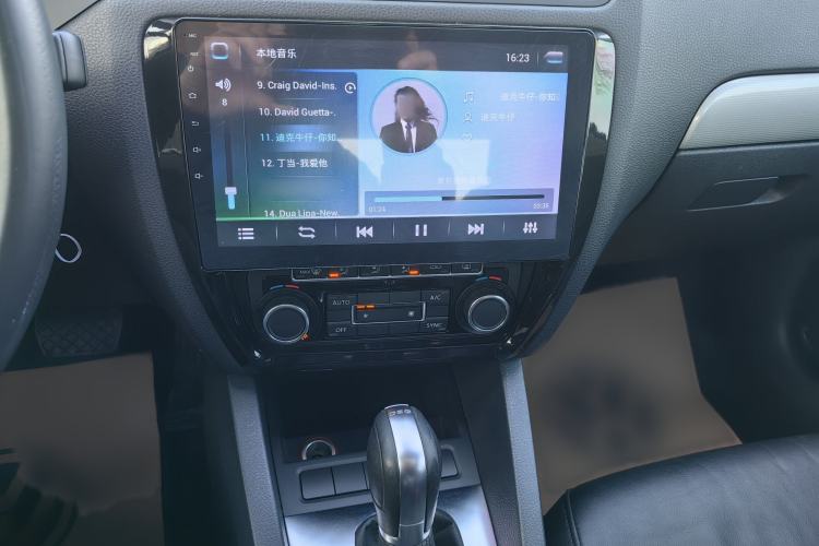 Used Volkswagen Sagitar 2014 Revised Version 1.4TSI Automatic Luxury Edition
