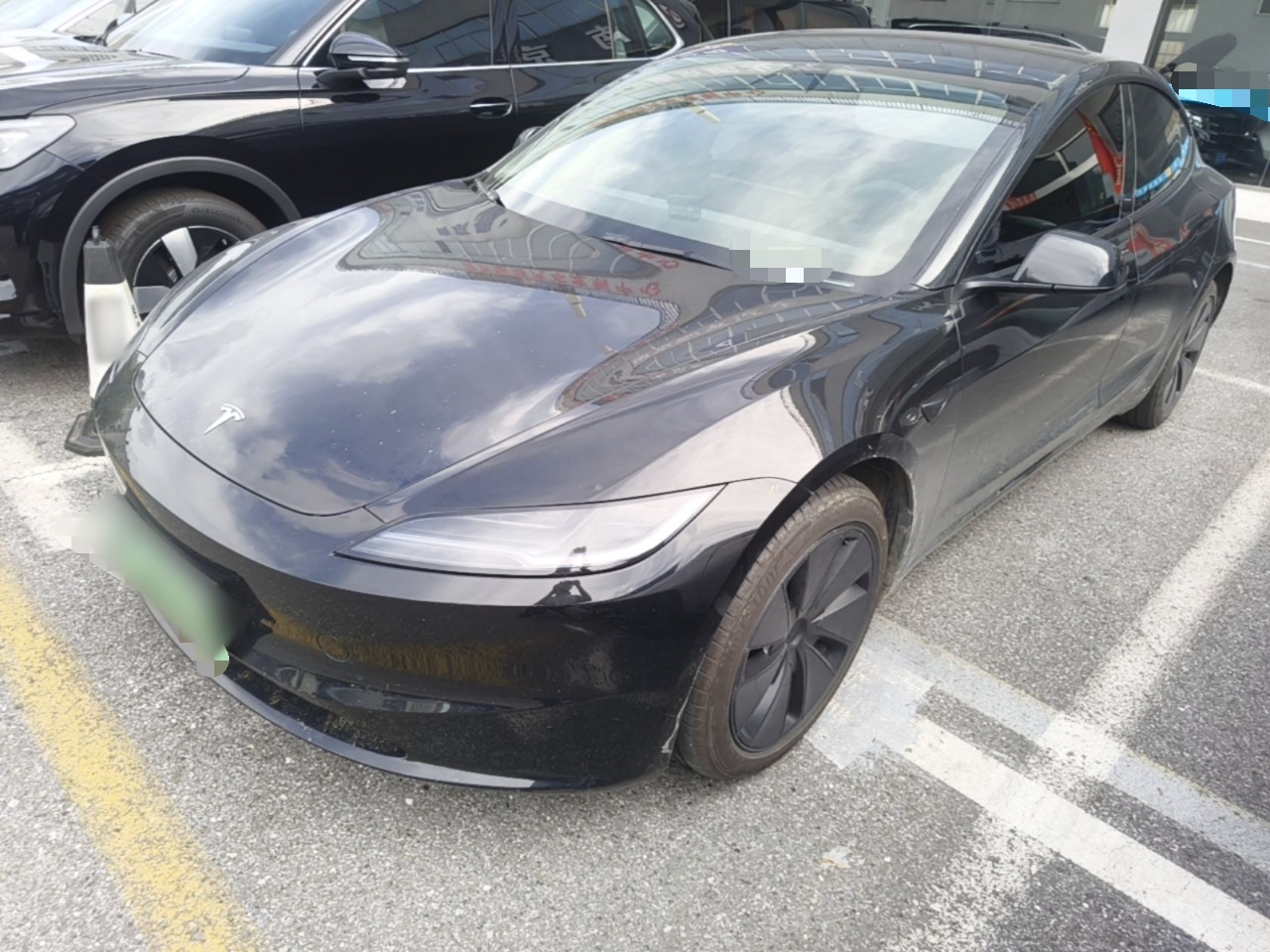 Под передней частью автомобиля