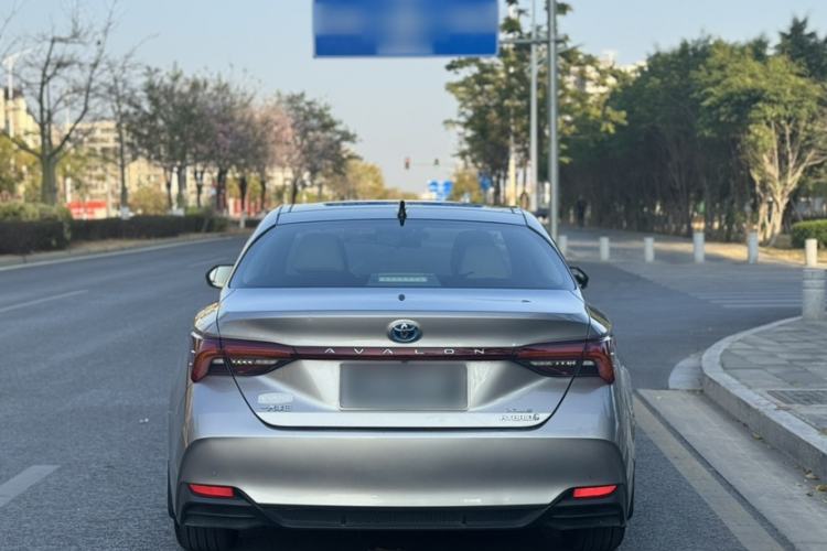 Used Toyota Avalon 2019 Dual-Engine 2.5L XLE Prestige Version China VI Standard