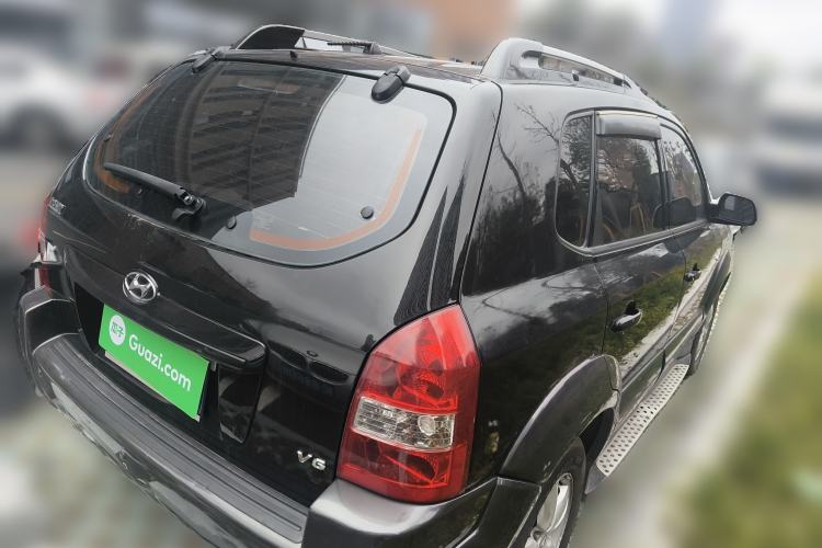 Used Hyundai Tucson 2009 2.0L Automatic Two-Wheel Drive with Sunroof
