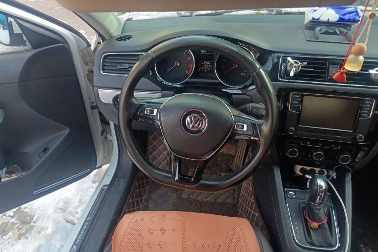 Used Volkswagen Sagitar 2015 1.6L Automatic Comfort Model
