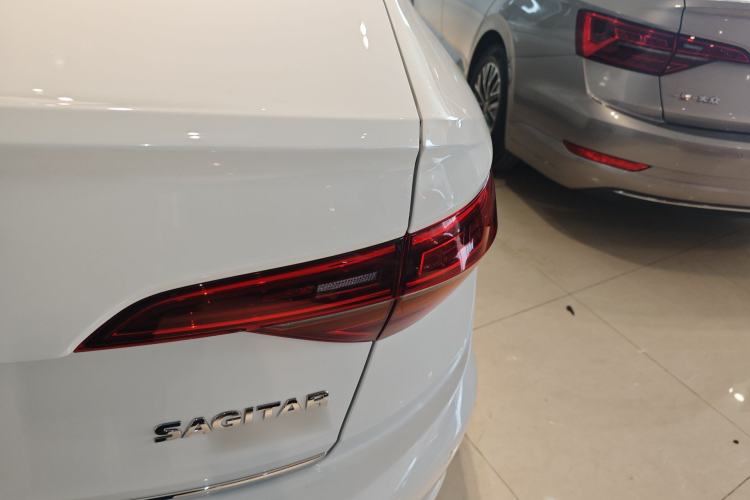 Used Volkswagen Sagitar 2020 280TSI DSG Luxury Version China VI Standard Right Rear Taillight