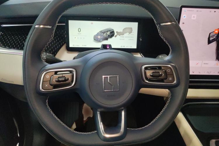 Used Zeekr 009 2024 7-Seater Walk-Through Version Four-Wheel Drive 108 kWh Steering Wheel