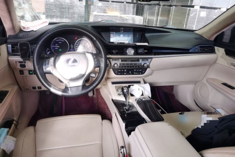 Used Lexus ES 2013 300h Elite Edition