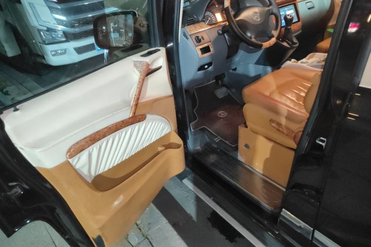 Used Mercedes-Benz Vito 2013 3.0L Elite Edition Driver Seat