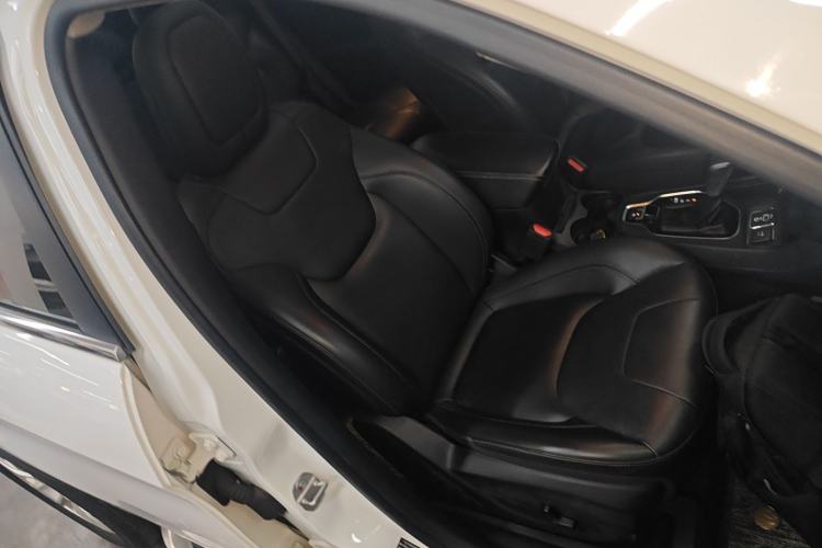 Used Jeep Cherokee 2019 2.0T Two-Wheel Drive Smart Enjoyment Version China VI