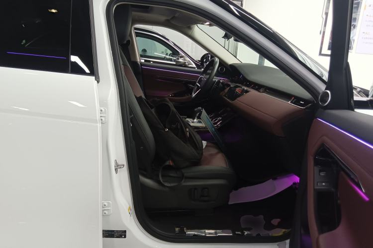 Used Land Rover Range Evoque 2023 Aurora L 249 PS Luxury Edition Right Front Seat