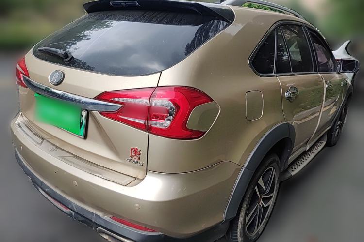 Used BYD Tang New Energy 2015 2.0T Four-Wheel Drive Luxury Model