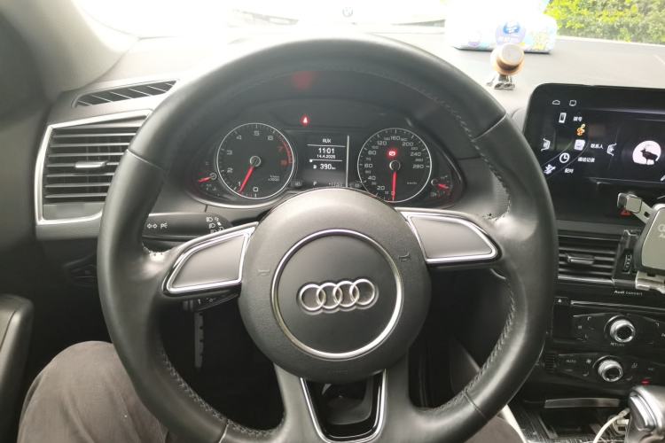 Used Audi Q5 2017 Plus 40 TFSI Ambition Model Steering Wheel