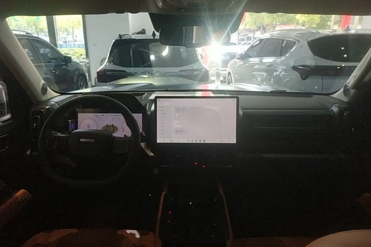 Used Haval Raptor 2025 2.0T 4WD Ultra Center Console