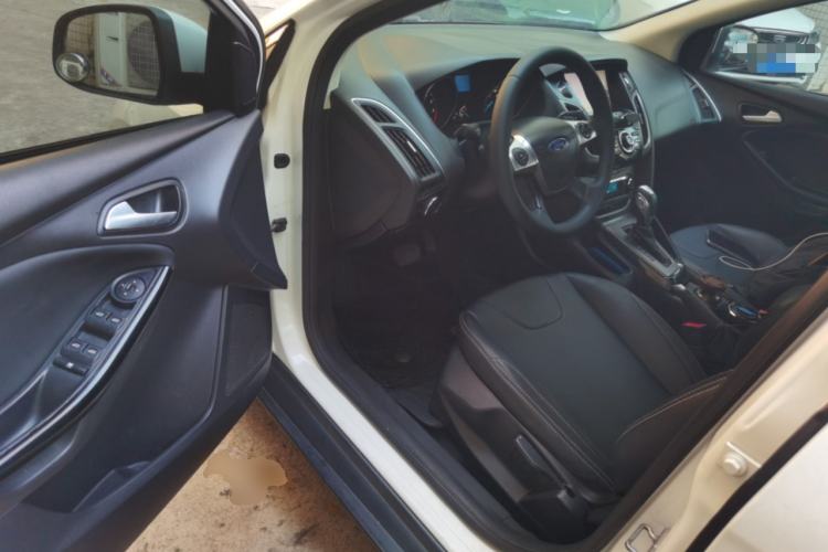 Used Ford Focus 2012 Sedan 1.6L Automatic Fashion Edition