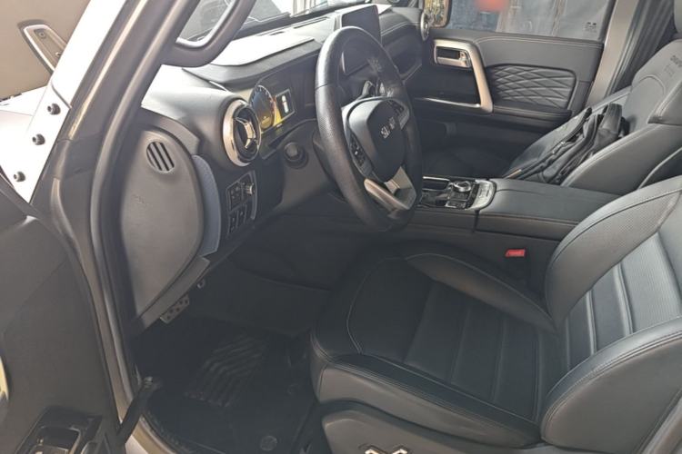 Ojetý BAIC Off-Road BJ40 2021 2.0T Automatic Four-Wheel Drive Ring the Tower Champion Edition